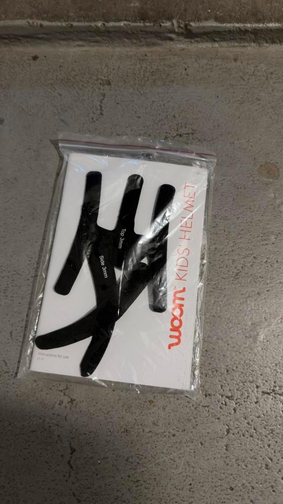 Woom Bike Helm and Kneepads with extra pads and documents, Fietsen en Brommers, Brommerhelmen, Ophalen of Verzenden