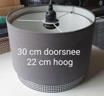 Grijze lampenkap met ruitjesrand, Huis en Inrichting, Lampen | Lampenkappen, Grijs, Rond, Ophalen of Verzenden, Zo goed als nieuw