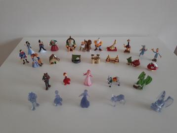 Efteling Sprookjesboom 30 figuurtjes winterserie beschikbaar voor biedingen