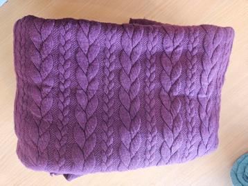 Tricot aubergine kabel beschikbaar voor biedingen