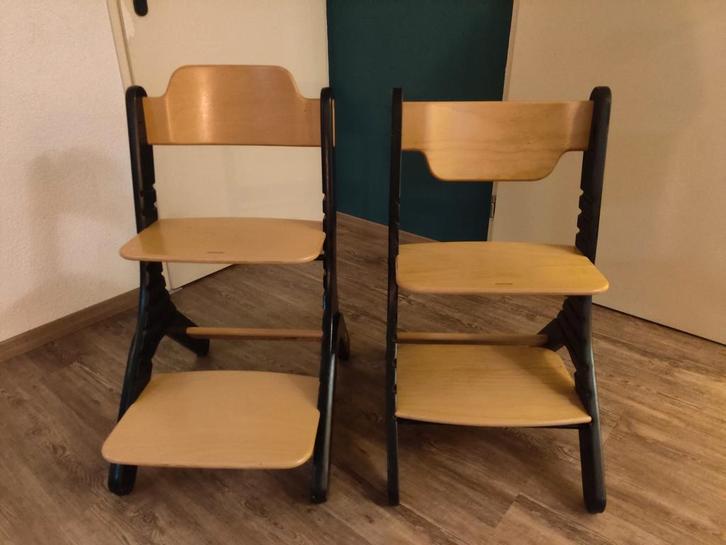 Twee houten Dapper meegroeistoelen, Kinderen en Baby's, Kinderstoelen, Gebruikt, Meegroeistoel, Aanschuifbaar, Gordel(s), Ophalen