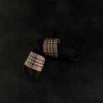 Burberry slides / slippers size 44 unisex, Kleding | Heren, Schoenen, Slippers, Overige kleuren, Ophalen of Verzenden, Zo goed als nieuw
