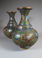 Twee antieke koperen cloisonné vazen uit China, Antiek en Kunst, Ophalen of Verzenden