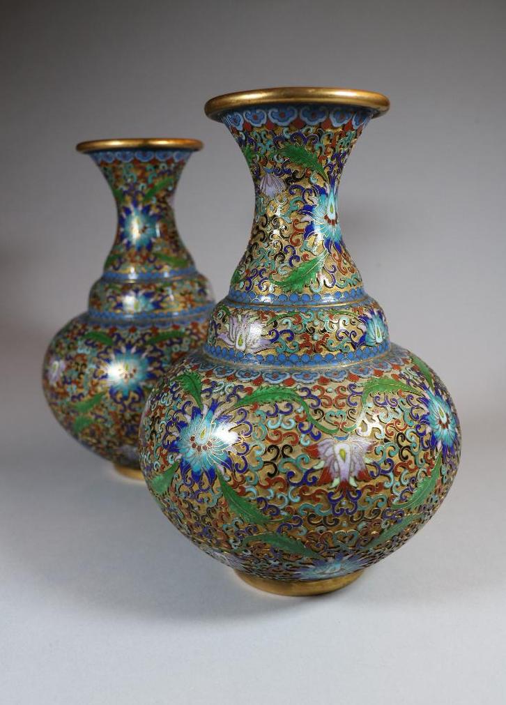 Twee antieke koperen cloisonné vazen uit China, Antiek en Kunst, Antiek | Vazen, Ophalen of Verzenden