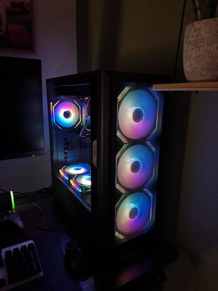 Montech sky two pc case behuizing + 9 fans, Computers en Software, Computerbehuizingen, Zo goed als nieuw, Ophalen of Verzenden