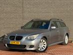 BMW 5-Serie 525i | AUTOMAAT | M-PAKKET | NAVI | LEDER | APK, Auto's, Automaat, Achterwielaandrijving, Zwart, 2000 kg