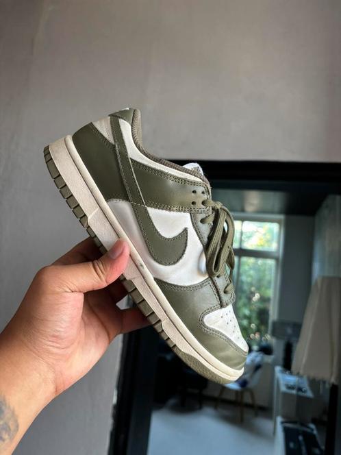 Nike Dunk Low Olive 38.5, Kleding | Dames, Schoenen, Zo goed als nieuw, Sneakers of Gympen, Overige kleuren, Ophalen of Verzenden