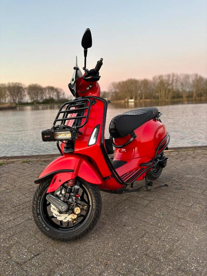 Vespa Sprint 4v 80cc, Fietsen en Brommers, Scooters | Vespa, Zo goed als nieuw, Overige modellen, Maximaal 45 km/u, Benzine, Ophalen