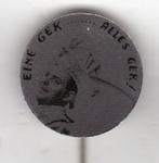 Speldje EINE GEK ALLES GEK PRINS CARNAVAL GE REINDERS, Verzamelen, Speldjes, Pins en Buttons, Verzenden, Gebruikt, Overige onderwerpen