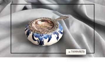 Delfts Blauw met verzilverd theezeefje  beschikbaar voor biedingen
