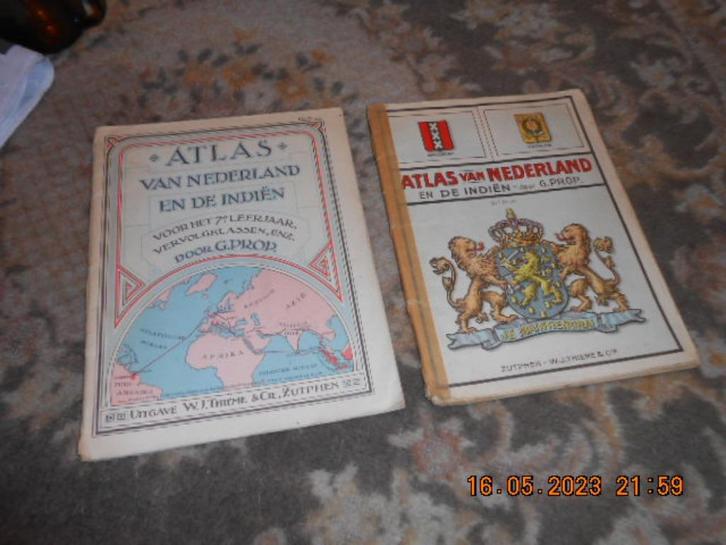 atlas nederland en de indien/atlas europa en de werelddelen, Boeken, Atlassen en Landkaarten, Gelezen, Overige atlassen, 1800 tot 2000