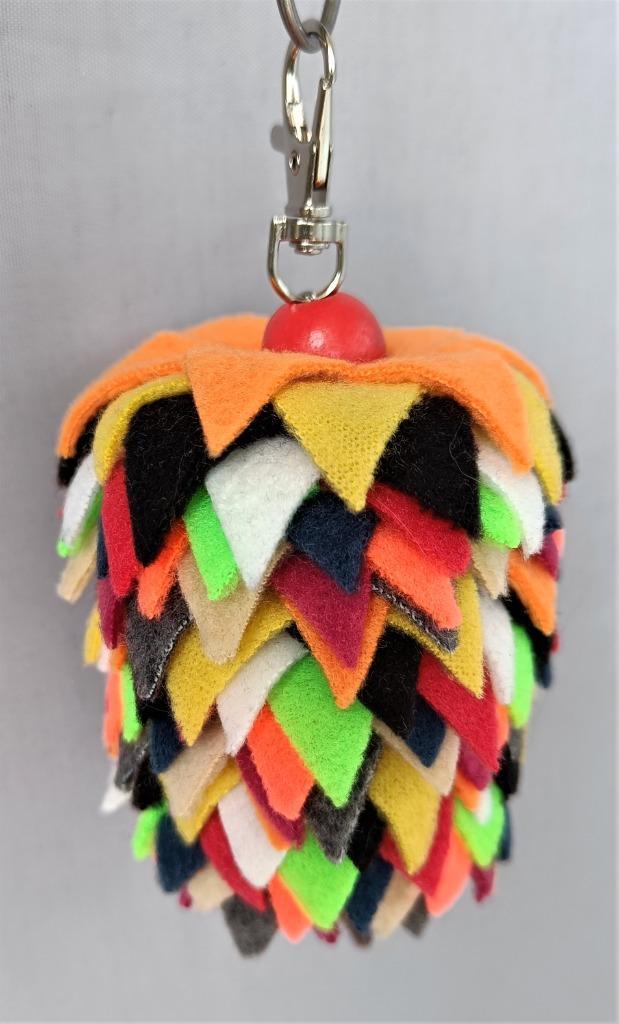 vogelspeeltje: knuffel dennenappel (nieuw), Dieren en Toebehoren, Vogels | Toebehoren, Nieuw, Speelgoed, Ophalen of Verzenden