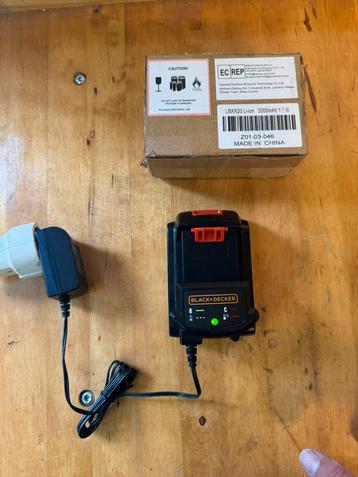 Black en decker lader en 2 accu’s 3.0Ah beschikbaar voor biedingen