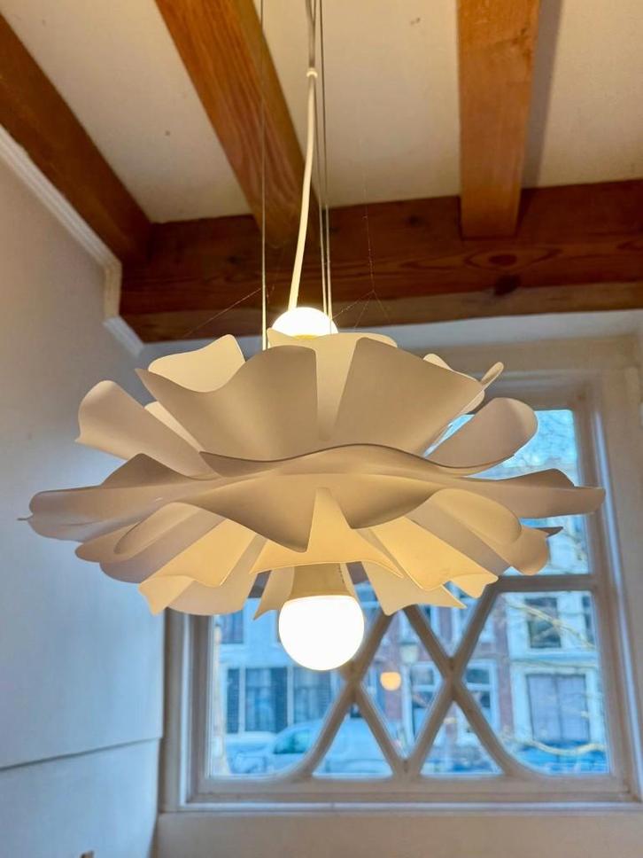 2 Nordic Bloem Hanglampen wit - z.g.a.n. - MOET NU WEG!, Huis en Inrichting, Lampen | Hanglampen, Zo goed als nieuw, Minder dan 50 cm