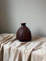 Vintage bruin zwart ceramic brutalist stijl vaas h21cm, Overige kleuren, Aardewerk of Porselein, Ophalen of Verzenden, Zo goed als nieuw