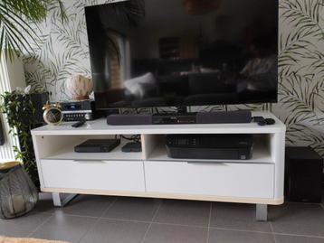 Hoogglans wit tv meubel  beschikbaar voor biedingen