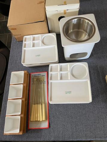 Fonduepan en 6 fondueborden wit vierkant beschikbaar voor biedingen