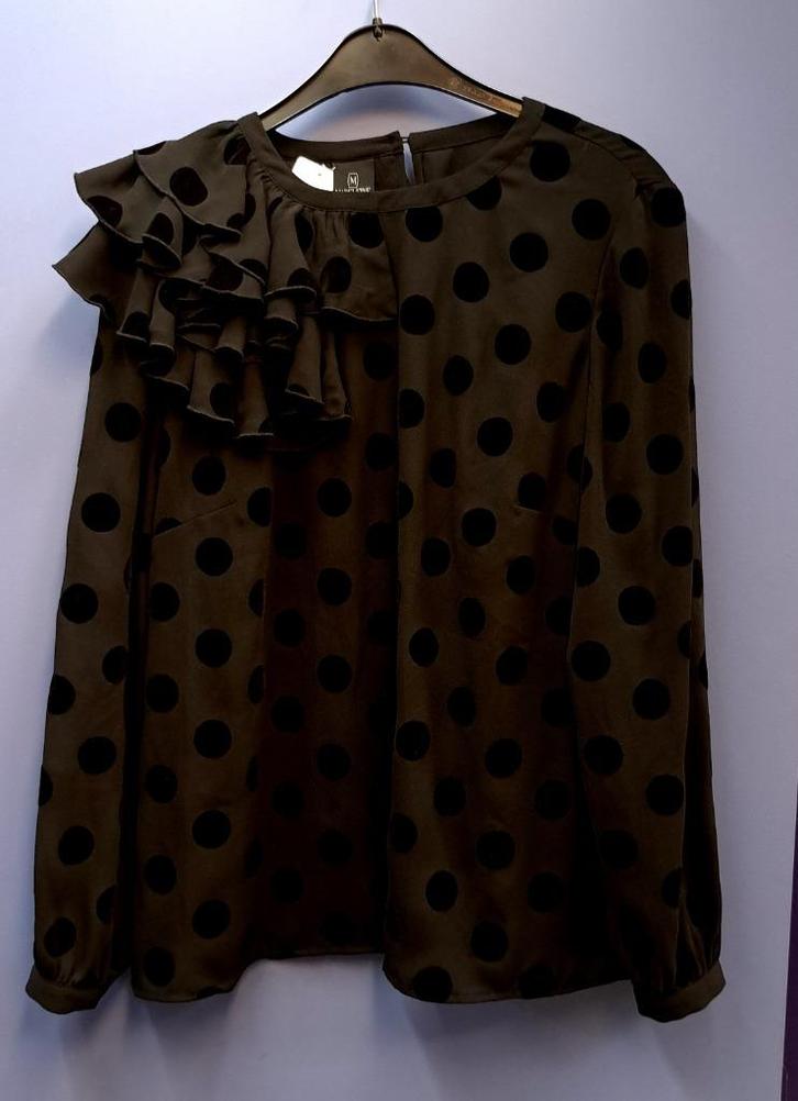 Madeleine blouse zwart + fluwelen polkadots mt 42 nr 40345, Kleding | Dames, Blouses en Tunieken, Zo goed als nieuw, Maat 42/44 (L)