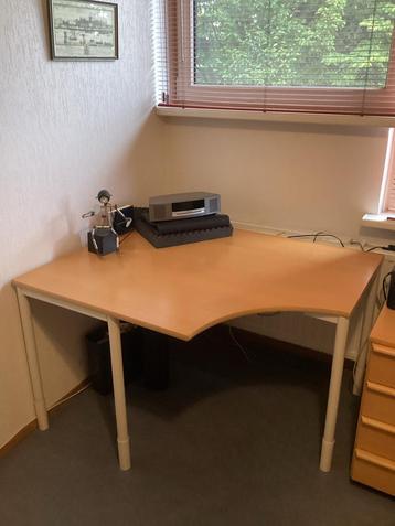 Hoekbureau Kinnarps - In hoogte verstelbaar beschikbaar voor biedingen