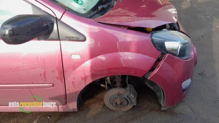 Scherm rechts-voor van een Renault Twingo (TELNE), Auto-onderdelen, Carrosserie en Plaatwerk, Renault, Gebruikt, 3 maanden garantie