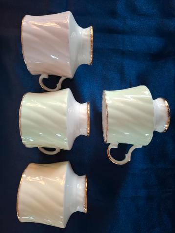 Elizabethan fine bone china England. 4 kopjes  beschikbaar voor biedingen