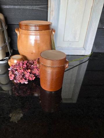 Brocante grespot, inmaakpot met deksel beschikbaar voor biedingen
