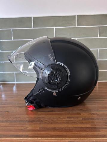 Helm bromfiets, snorfiets en/of motor  beschikbaar voor biedingen