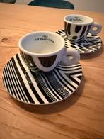Illy espressokopjes met schotel 2 stuks, Huis en Inrichting, Keuken | Servies, Ophalen of Verzenden, Zo goed als nieuw, Overige stijlen