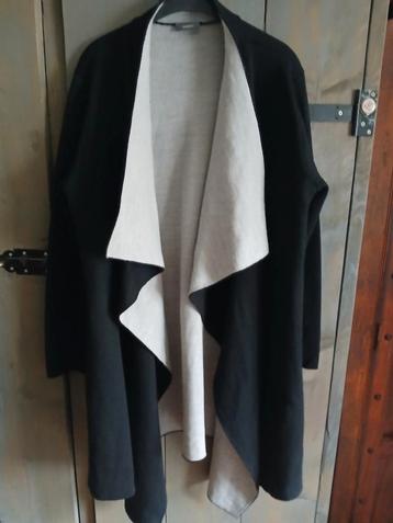 Zwarte gebreide vest c&a  maat 48/50 oto 65cm lengte 80cm  beschikbaar voor biedingen