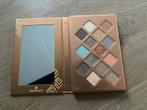 Essence eyeshadow palette The Lion King - NIEUW!!, Nieuw, Ophalen of Verzenden, Make-up, Overige kleuren