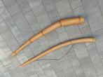 Twee Midwinterhoorns, beide ongeveer 115 cm. van lengte., Antiek en Kunst, Curiosa en Brocante, Ophalen