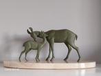 Art deco beeld groene gepatineerde herten van zamac, Antiek en Kunst, Kunst | Beelden en Houtsnijwerken, Ophalen