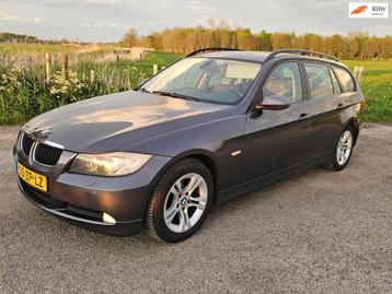 BMW 3-serie Touring 318i Business Line navi leer xenon