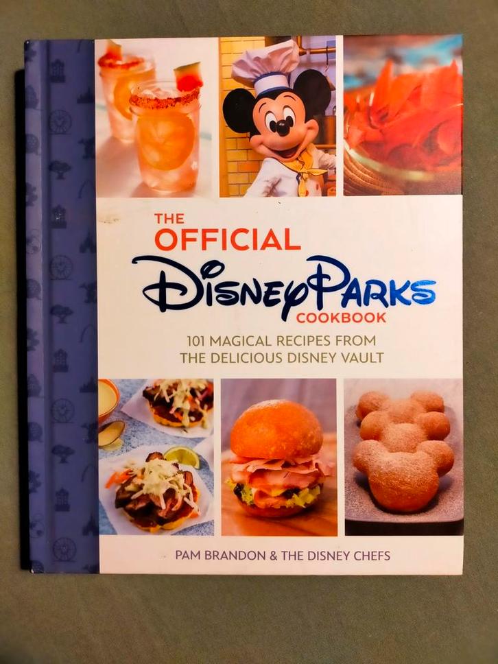The Official DISNEY PARKS Cookbook (2022, engelstalig), Boeken, Kookboeken, Zo goed als nieuw, Europa, Ophalen of Verzenden
