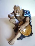 Chinees beeld, mudman. Gemerkt en genummerd, Verzenden