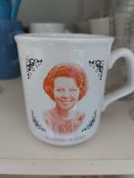 mok koningin Beatrix en koningin Juliana 30 april 1980, Verzamelen, Koninklijk Huis en Royalty, Ophalen of Verzenden, Servies