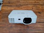 NEC P554U Projector/ beamer, Ophalen of Verzenden, Zo goed als nieuw, Nec
