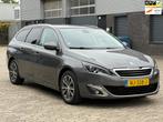 Peugeot 308 SW 1.2 PureTech Blue Lease Premium PANO NAVI CLI, Stof, Gebruikt, 1199 cc, 635 kg