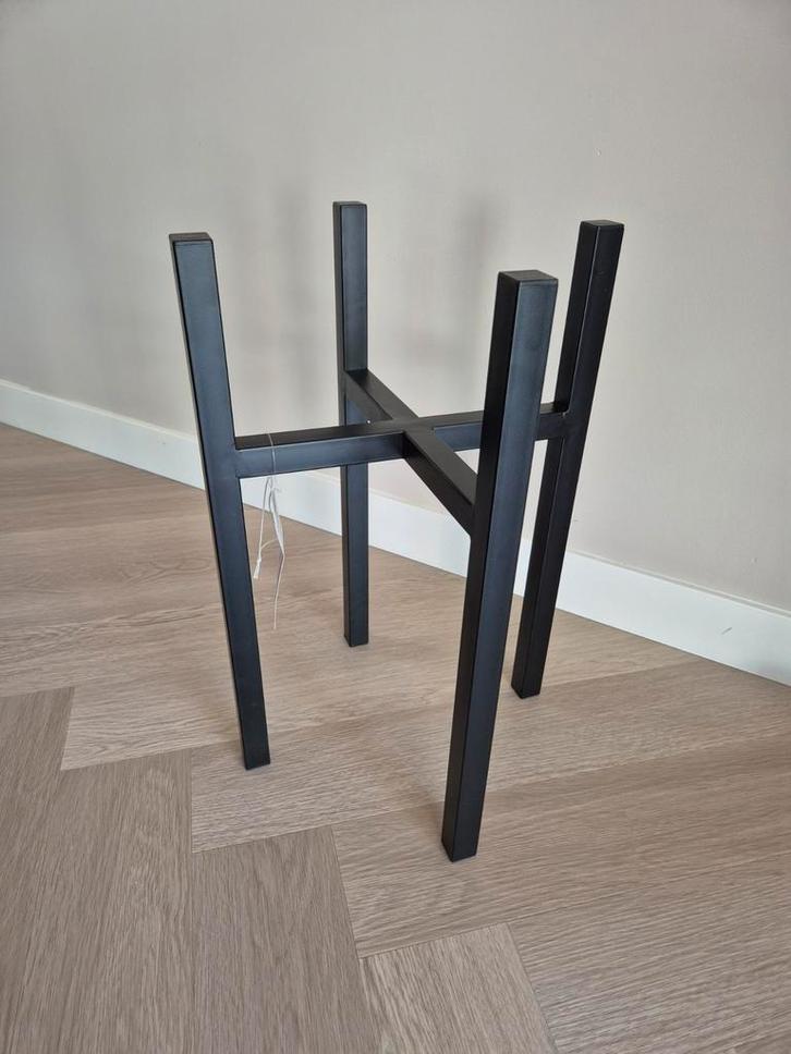 Mica Ascot * plantenstandaard * zwart metaal *, Huis en Inrichting, Woonaccessoires | Wandplanken en Boekenplanken, Zo goed als nieuw
