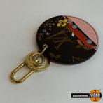 Louis Vuitton Limited M68651 Vivienne Xmas Charm, Louis Vuitton, Gebruikt, Support@louisvuitton.com, 2 Rue du Pont Neuf
75001 Paris
France