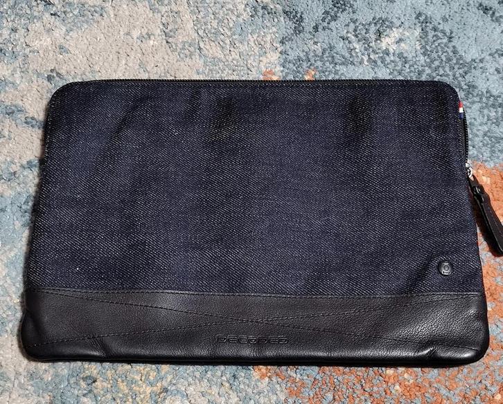 Decoded Macbook 11 inch leren en denim gratis verzenden, Computers en Software, Laptophoezen, Zo goed als nieuw, 11 inch of minder