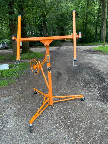 Gipsplaat lift te huur 20,- per week doehetzelf4all beschikbaar voor biedingen