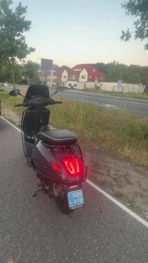 Vespa sprint Custom kleur 80cc Mallosi, Fietsen en Brommers, Scooters | Vespa, Zo goed als nieuw, Overige modellen, Ophalen