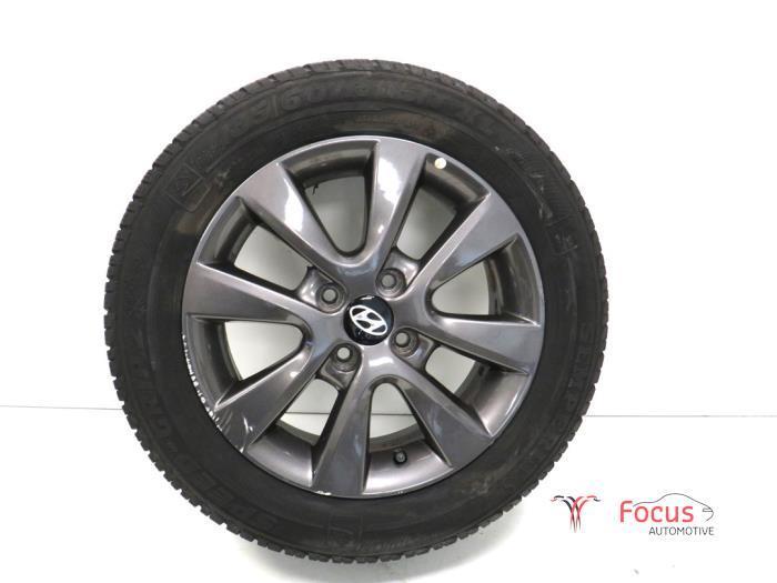 Velg + Winterband van een Hyundai I20, Auto-onderdelen, Banden en Velgen, Personenwagen, Gebruikt, 6 maanden garantie, 12 maanden garantie