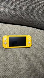 Nintendo switch lite, Spelcomputers en Games, Ophalen of Verzenden, Geel, Zo goed als nieuw, Met beschermhoes of tas