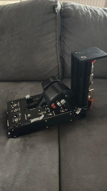 Thrustmaster Hotas Warthog Dual Throttles + deskmount beschikbaar voor biedingen