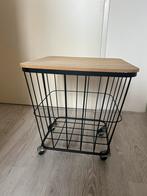 Leuk bijzettafeltje op wieltjes, Huis en Inrichting, Tafels | Bijzettafels, Minder dan 55 cm, Vierkant, Zo goed als nieuw, Hout