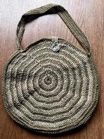 Tas gehaakt in 2 kleuren Groen/beige rond 40 cm. binnenvakje, Ophalen of Verzenden, Nieuw, Beige, Overige typen