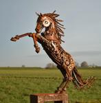 Paarden beeld inclusief sokkel (150cm hoog), Tuin en Terras, Tuinbeelden, Nieuw, Ophalen of Verzenden, Metaal, Dierenbeeld