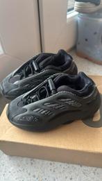 Yeezy 700 V3 Infants maat 24, Ophalen of Verzenden, Zo goed als nieuw, Jongen of Meisje, Schoenen